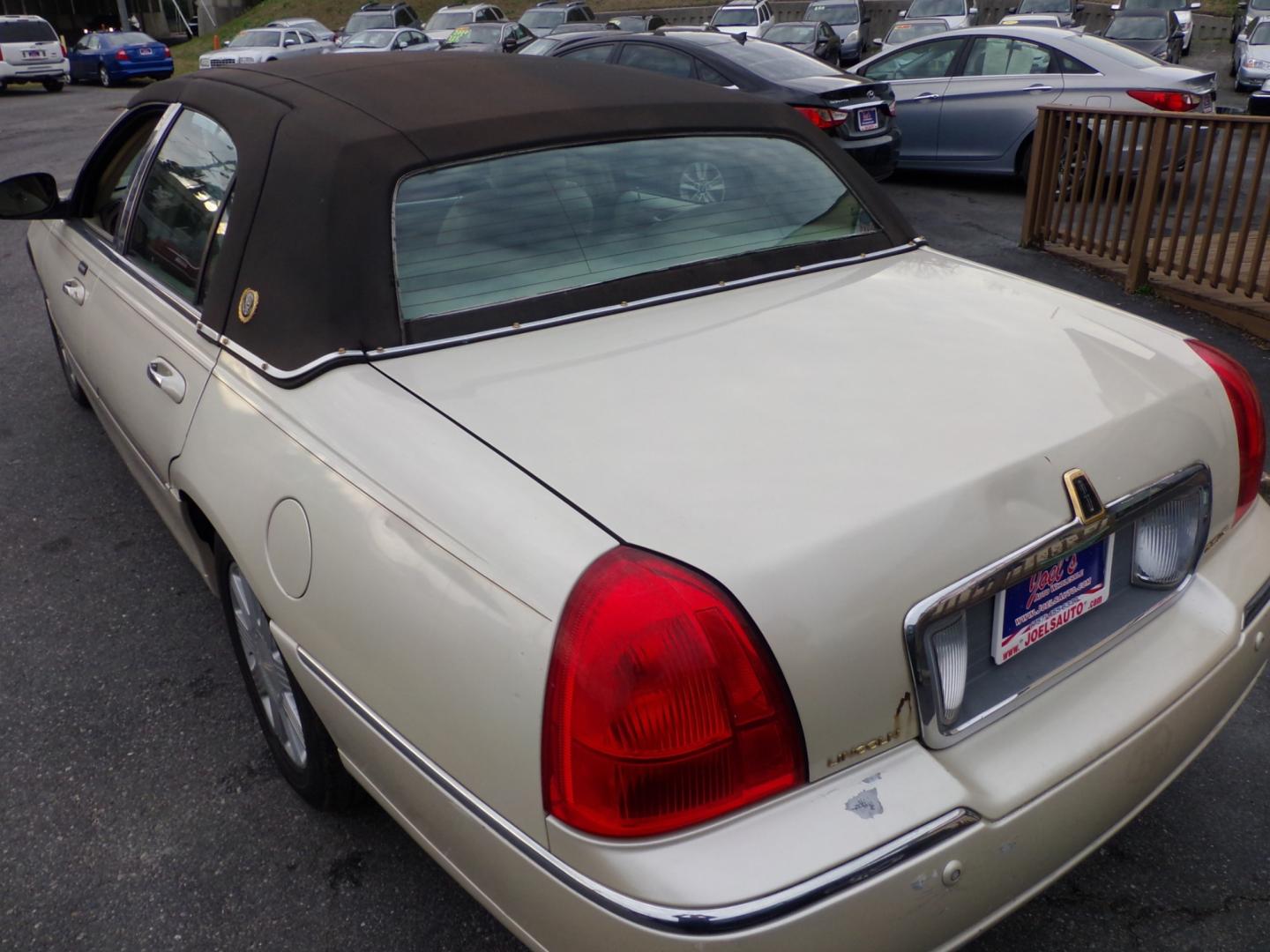 2003 Tan Lincoln Town Car (1LNHM83WX3Y) , located at 5700 Curlew Drive, Norfolk, VA, 23502, (757) 455-6330, 36.841885, -76.209412 - Photo#11